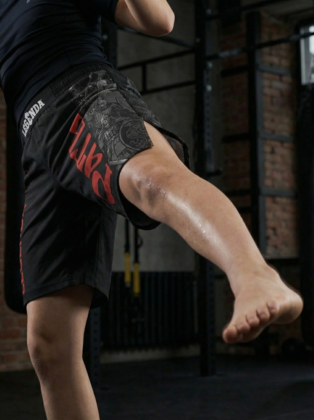 Шорты детские спортивные тренировочные черные LEGENDA Рать2 красная