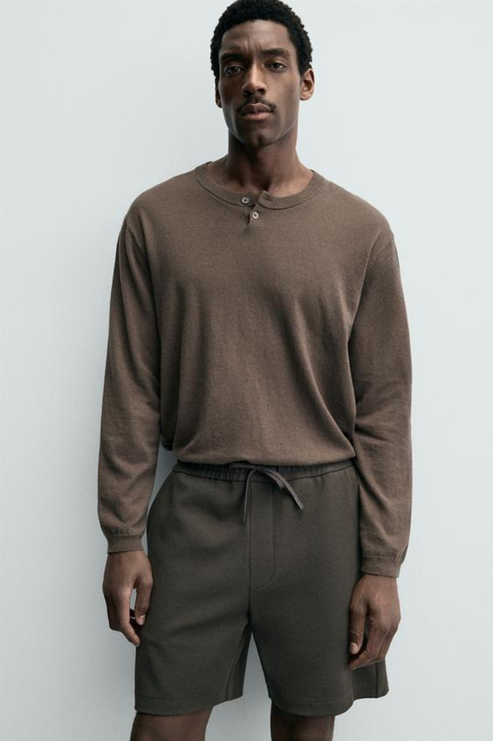 ZARA ШОРТЫ КОМФОРТНОЙ ПОСАДКИ ИЗ РЕЛЬЕФНОЙ ТКАНИ, ТЕМНО-КОРИЧНЕВЫЙ