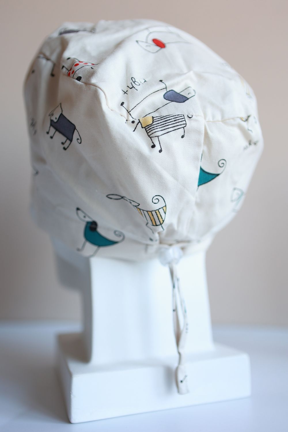 Медицинский колпак (Принт «Таксы на бежевом»)