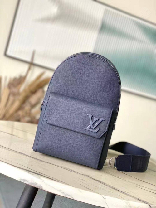Нагрудная сумка-слинг Louis Vuitton