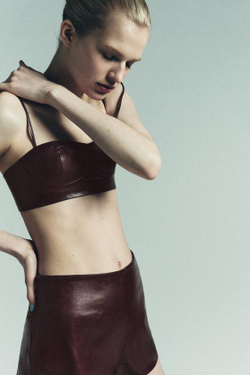 ZARA МИНИ-ШОРТЫ ИЗ 100% КОЖИ, ГРАНАТОВЫЙ