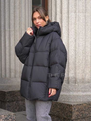 Пуховик женский черного цвета с объемным капюшоном