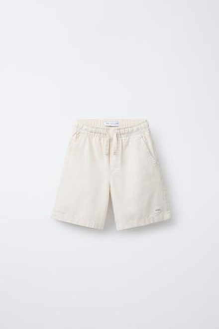 ZARA ЭЛАСТИЧНЫЕ ШОРТЫ С НАШИВКОЙ, ЭКРЮ