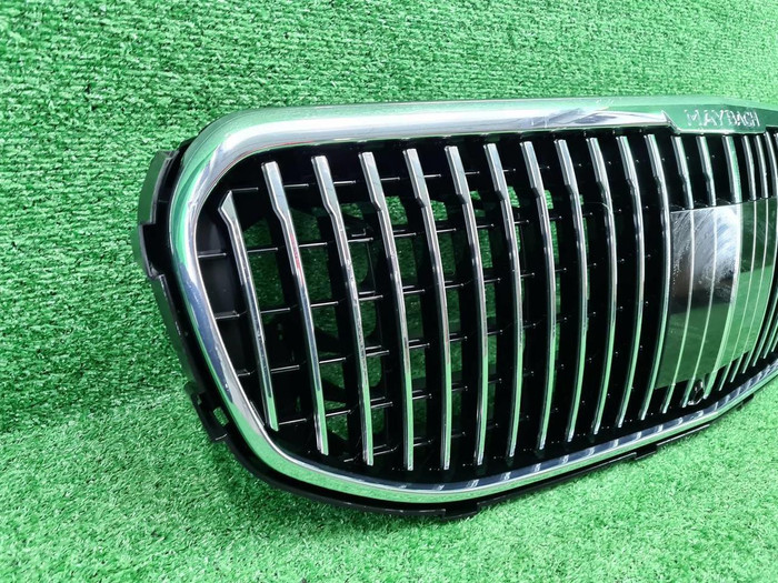 Решетка радиатора Mercedes GLS X167 19-23 Maybach