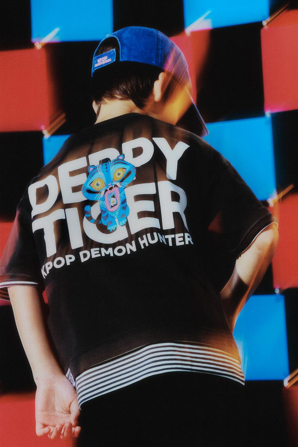 ZARA ФУТБОЛКА KPOP DEMON HUNTERS™ NETFLIX ©, АНТРАЦИТОВО-СЕРЫЙ