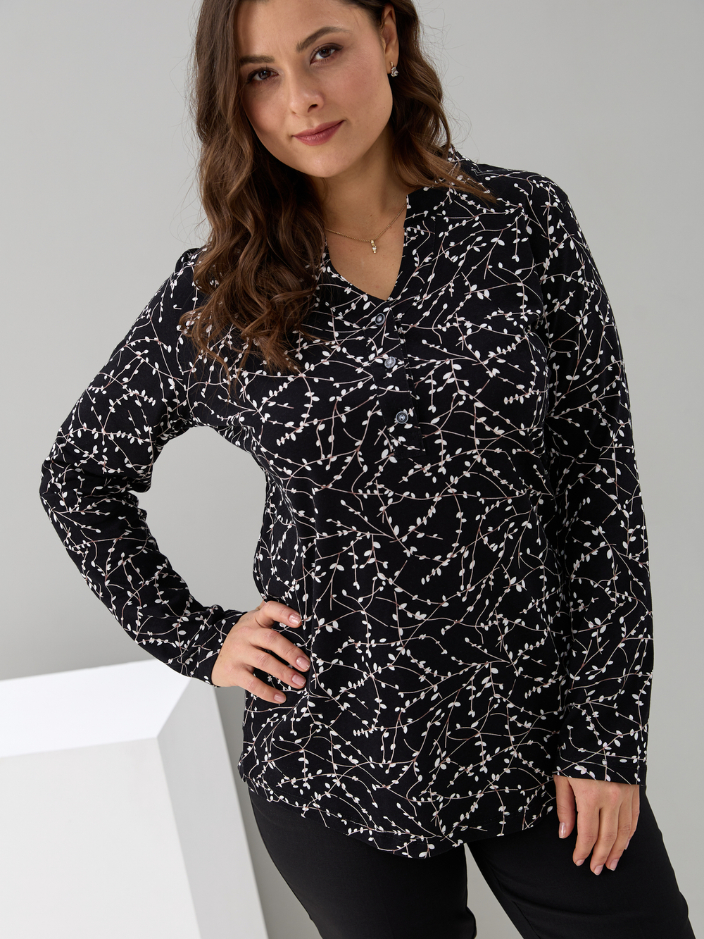 Блузка БЛ-22/черный-веточки