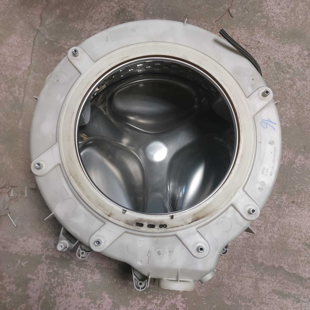 16 Бак для стиральной машины Bosch 9000354783, 9000354782 б/у