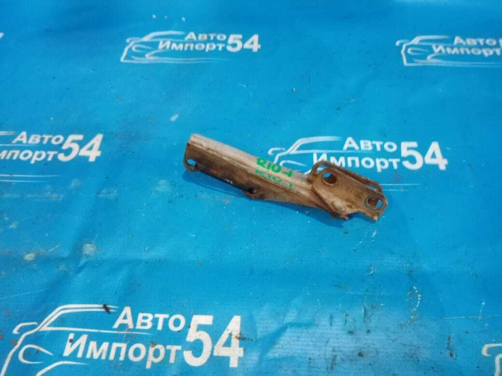Петля капота правая NISSAN PRESEA 1993