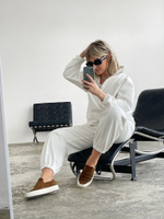 Костюм с поло молочный