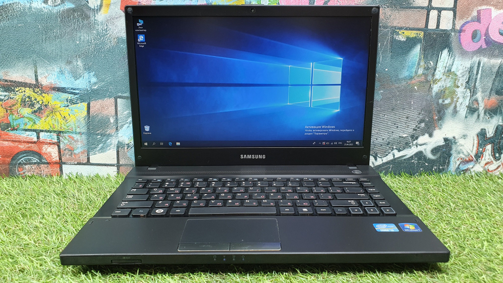 Ноутбук Samsung i3/8 Gb/NP300V4A-A05RU /Windows 10