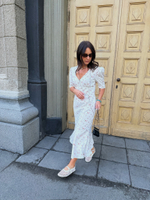 Силуэтное платье в цветок белое