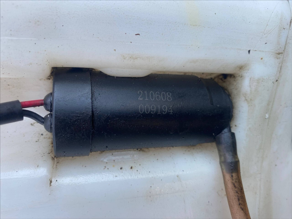 Бачок омывателя лобового стекла 2022г