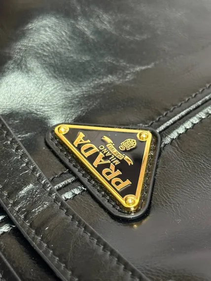 Большая кожаная сумка Prada через плечо, черный