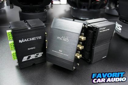 Штатная "голова" как быть, если хочешь добавить усилители? Простое решение - RCA преобразователи!