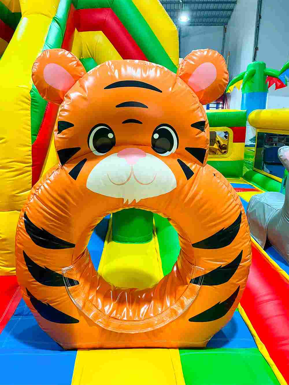 Коммерческий надувной батут «Сафари-джунгли 2» 6*5*4,2 м