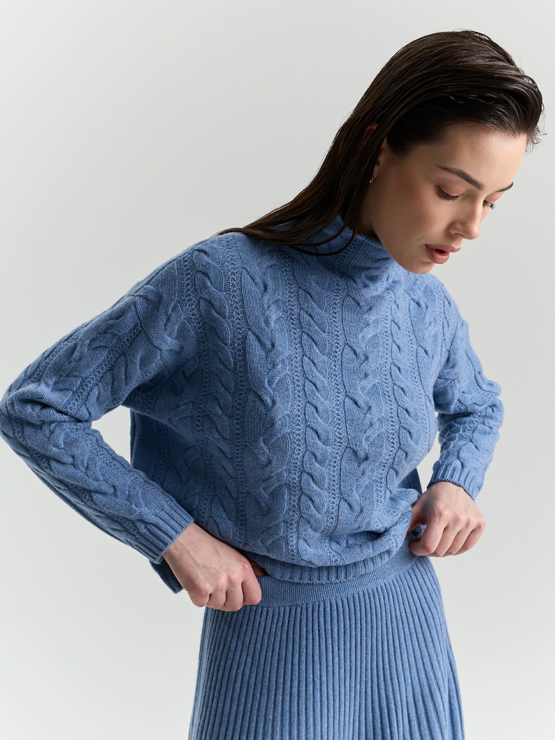 Кашемировый свитер с косами