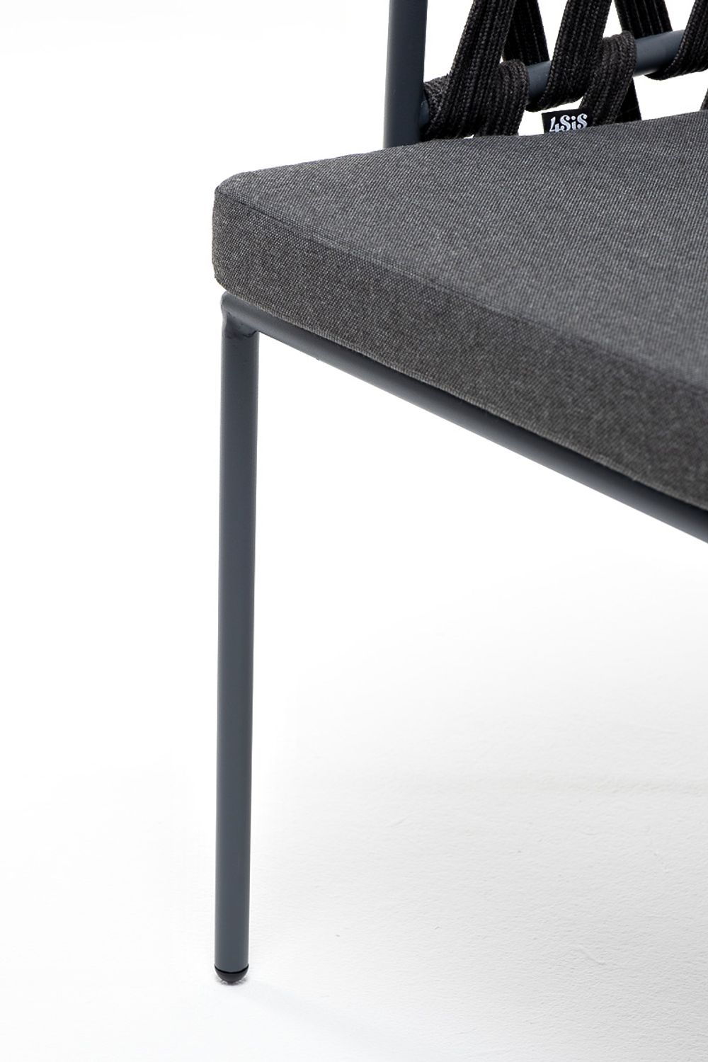 "Диего" стул плетеный из роупа, каркас из стали темно-серый (RAL7024) муар, роуп темно-серый круглый, ткань темно-серая 027