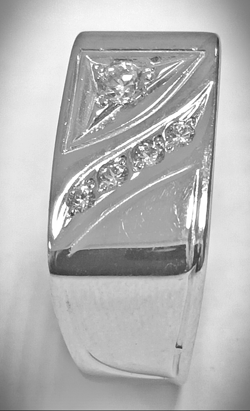 Ювелирное кольцо Эстерелла