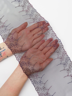 Вышивка на сетке черная с мультиколором неэластичная ширина 18 см ОТРЕЗ 1,6 м