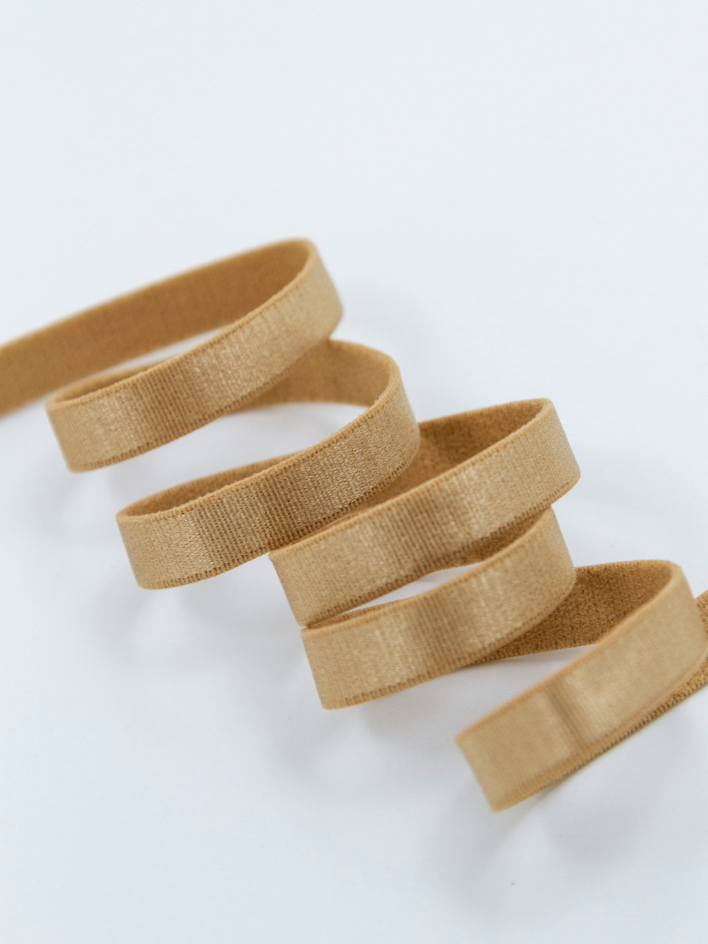 Резинка бретелечная загорелая телесная глянцевая мягкая 10 мм