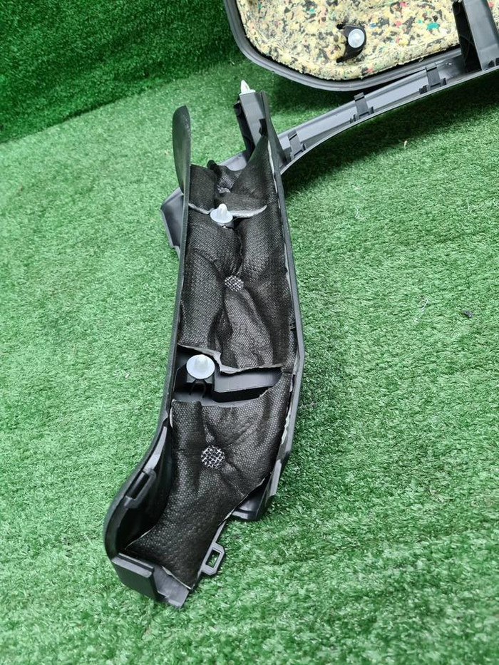 Обшивка крышки багажника BMW 3er G21 (2018-н.в.)