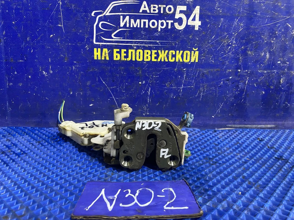 Замок двери передней левой NISSAN R'NESSA 1997