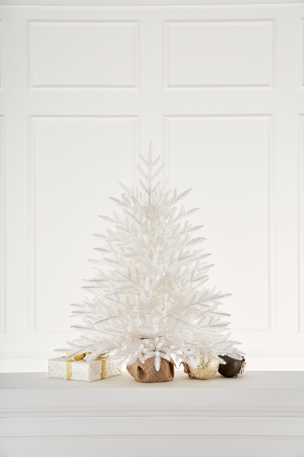 Ель настольная Александрийская БЕЛАЯ 0,7 м пенек+мешковина 100% Литые веточки МаксКристмас