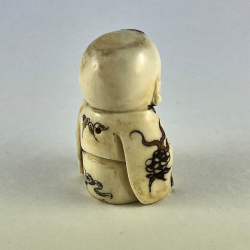 Статуэтка нэцкэ Ребенок Карако с большим персиком