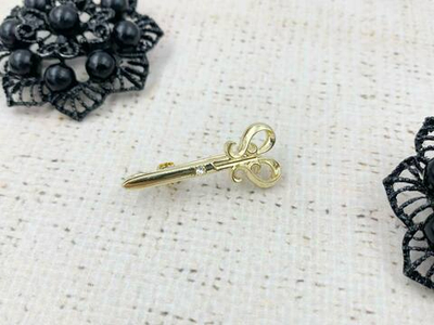 Брошь, р. 3,5х1,5 см, золото