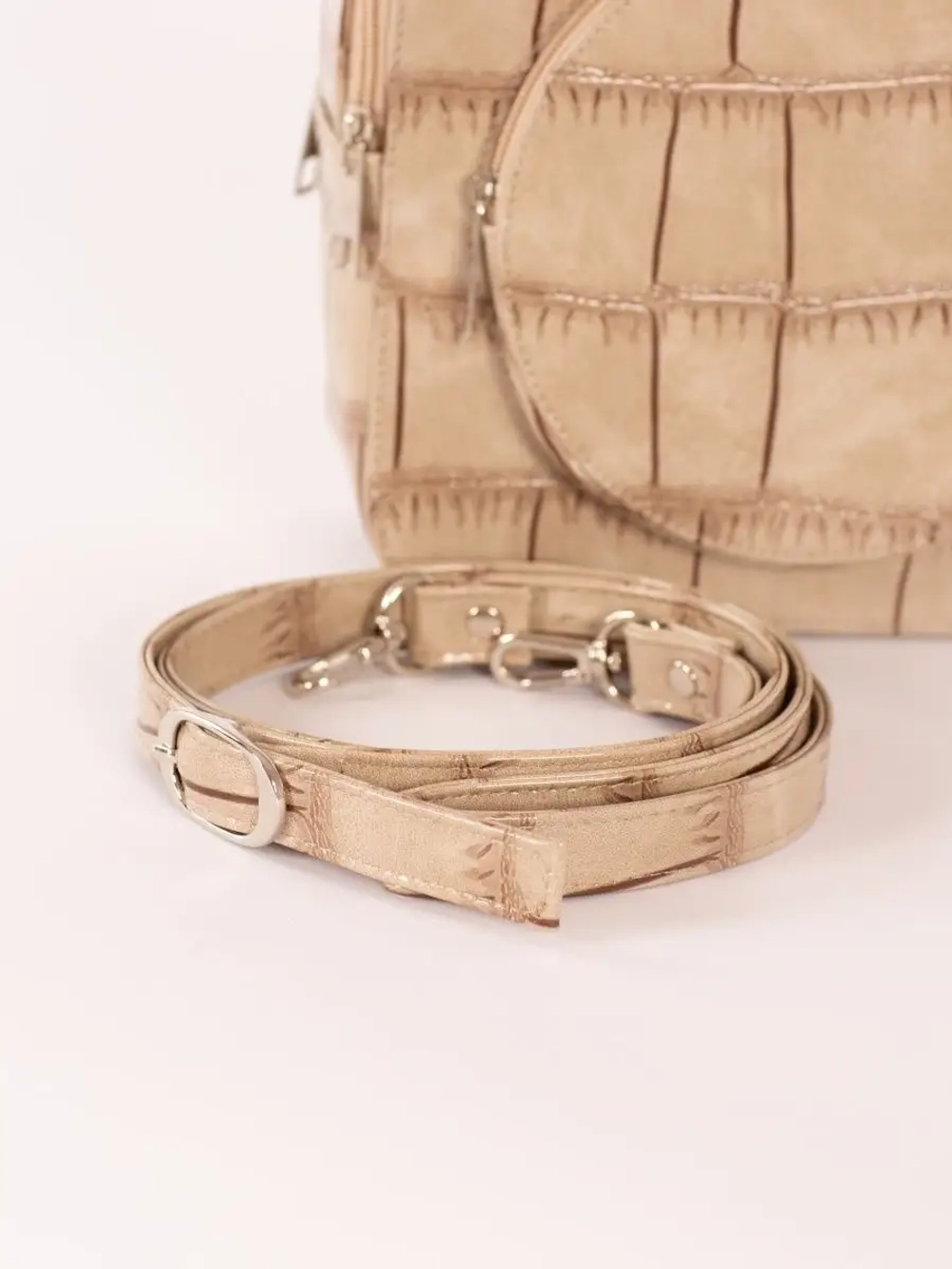 Сумка женская кросс боди через плечо на ремне из экокожи повседневная и деловая для женщины