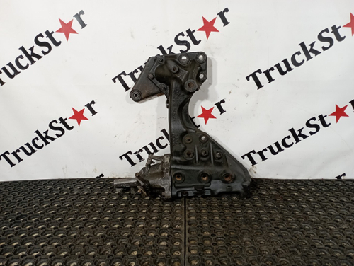 Кронштейн переднего бампера левый