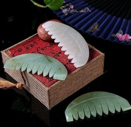 Гребень гуаша из нефрита 45*88 мм