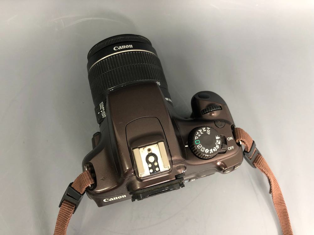 Canon EOS 1100D kit EF-S 18-55mm 3.5-5.6 IS II 14.500 кадров