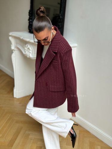Бордовый двубортный жакет в полоску