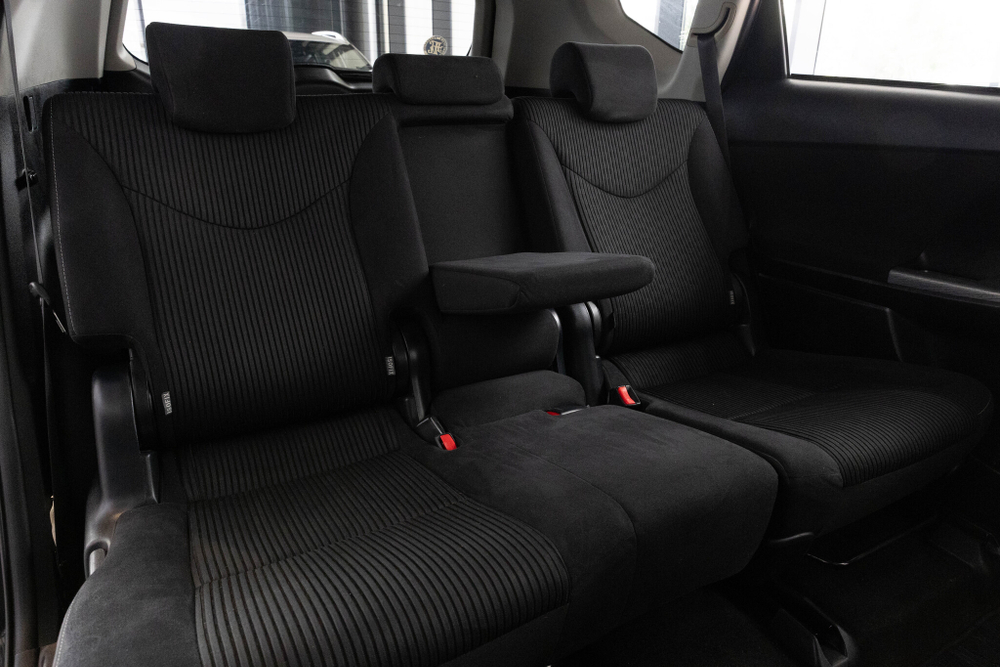 Toyota Prius Alpha, 2016 год