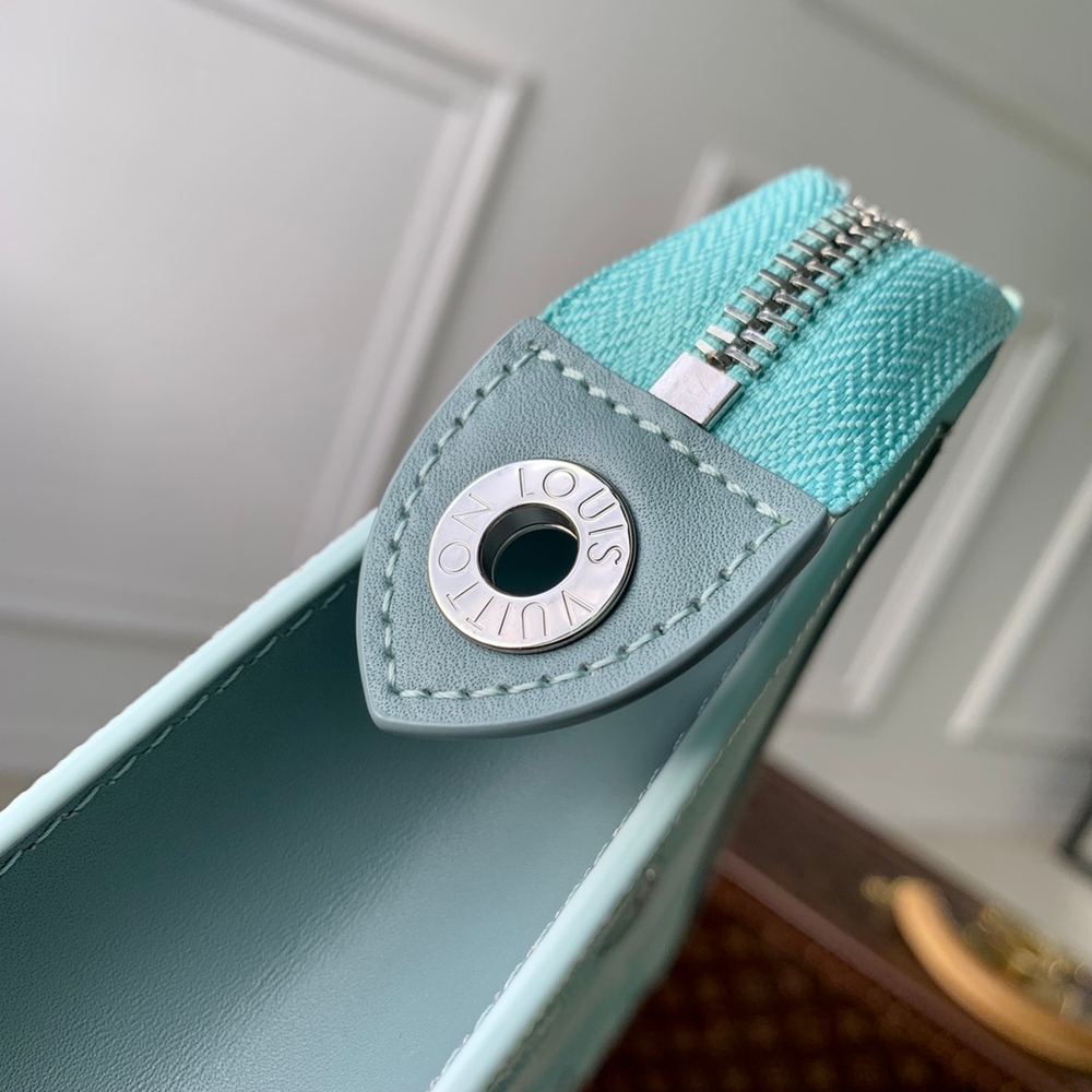 Louis Vuitton Pochette Voyage MM