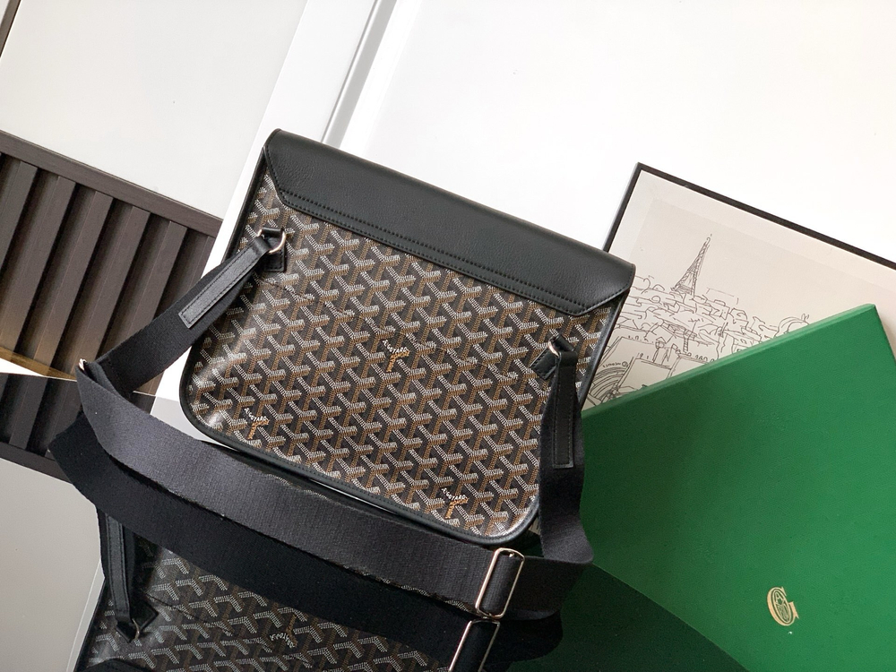 Goyard Coursier Messenger Bag 32 cm