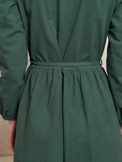 Платье с воротником стойкой