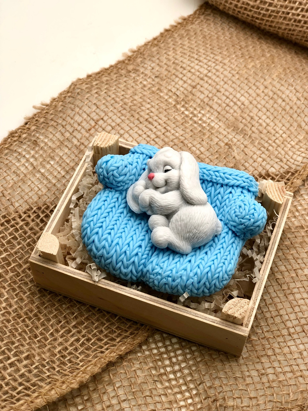 Зайка в рукавичках, мыло, голубая лазурь