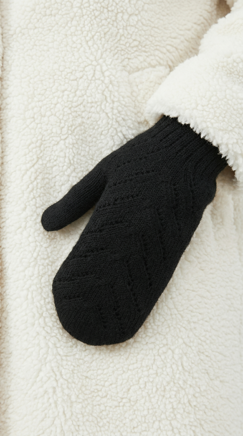 Варежки В008-07 черные