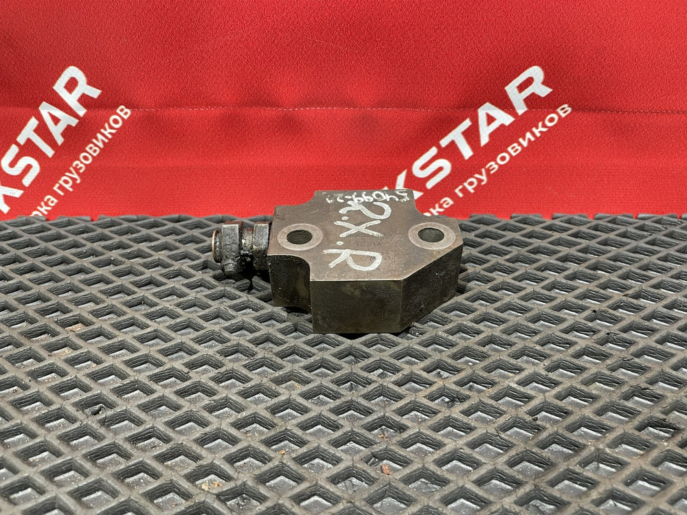 Клапан топливный обратный