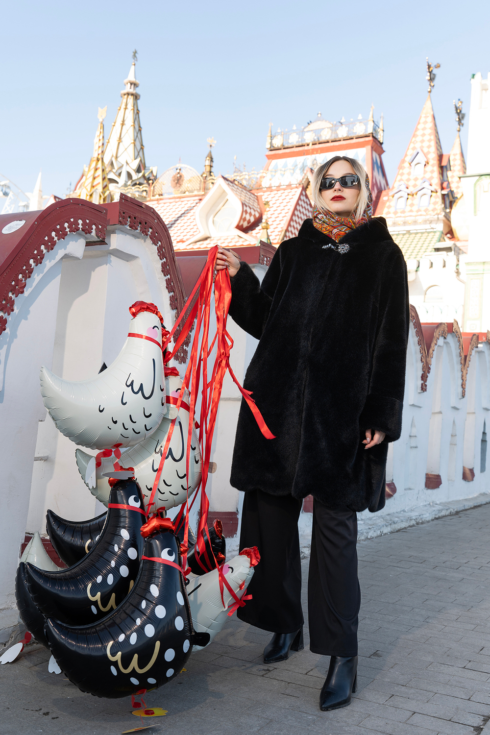 Ходячая Фигура Белая курица (23''/58 см)