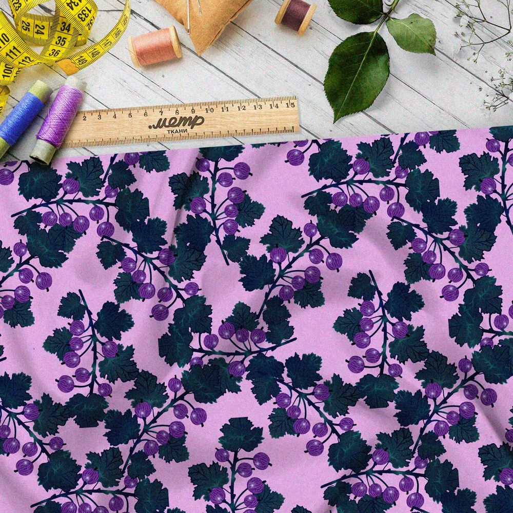 Ткань атлас затемнённая смородина на розовом фоне