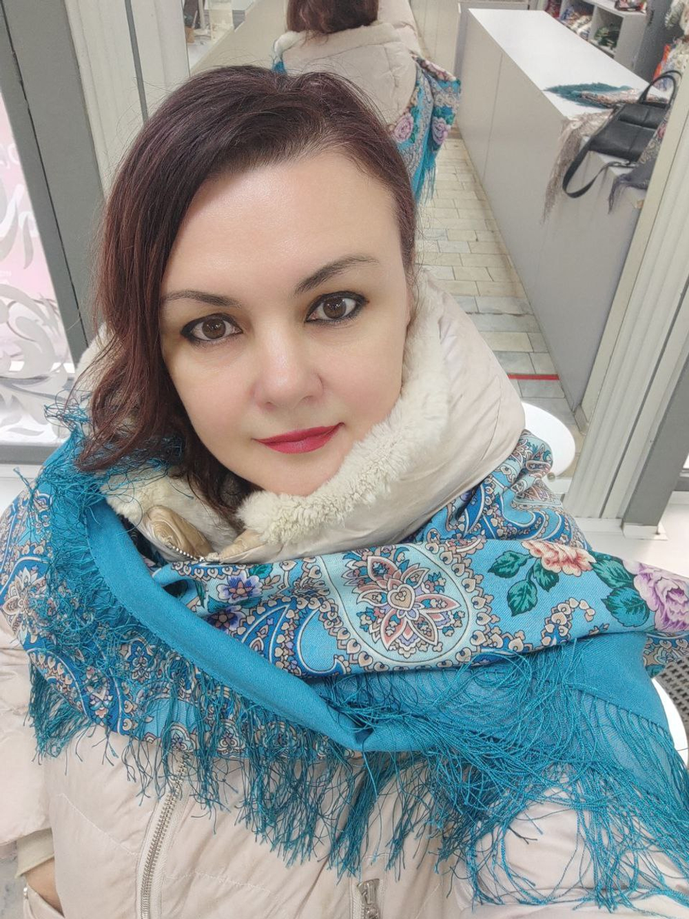 Платок шерстяной с шелковой бахромой