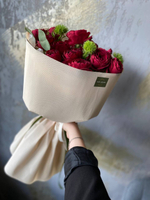 букет из 5 пионовидных кустовых роз