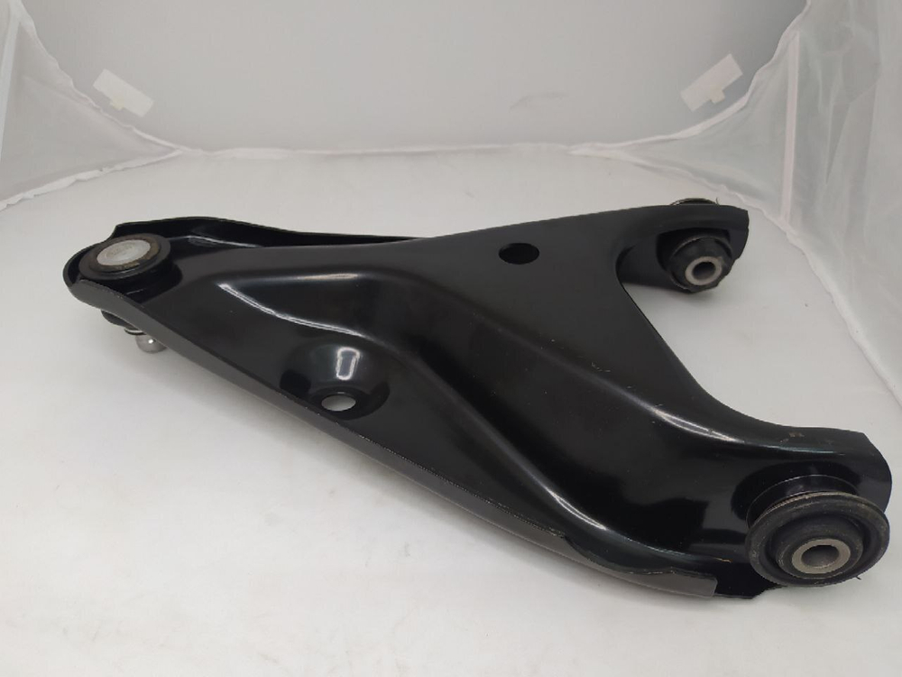 Рычаг передней подвески правый STARNER S622184 для Renault, LADA