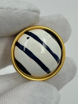 Накладка на пуговицу белая в синюю полоску