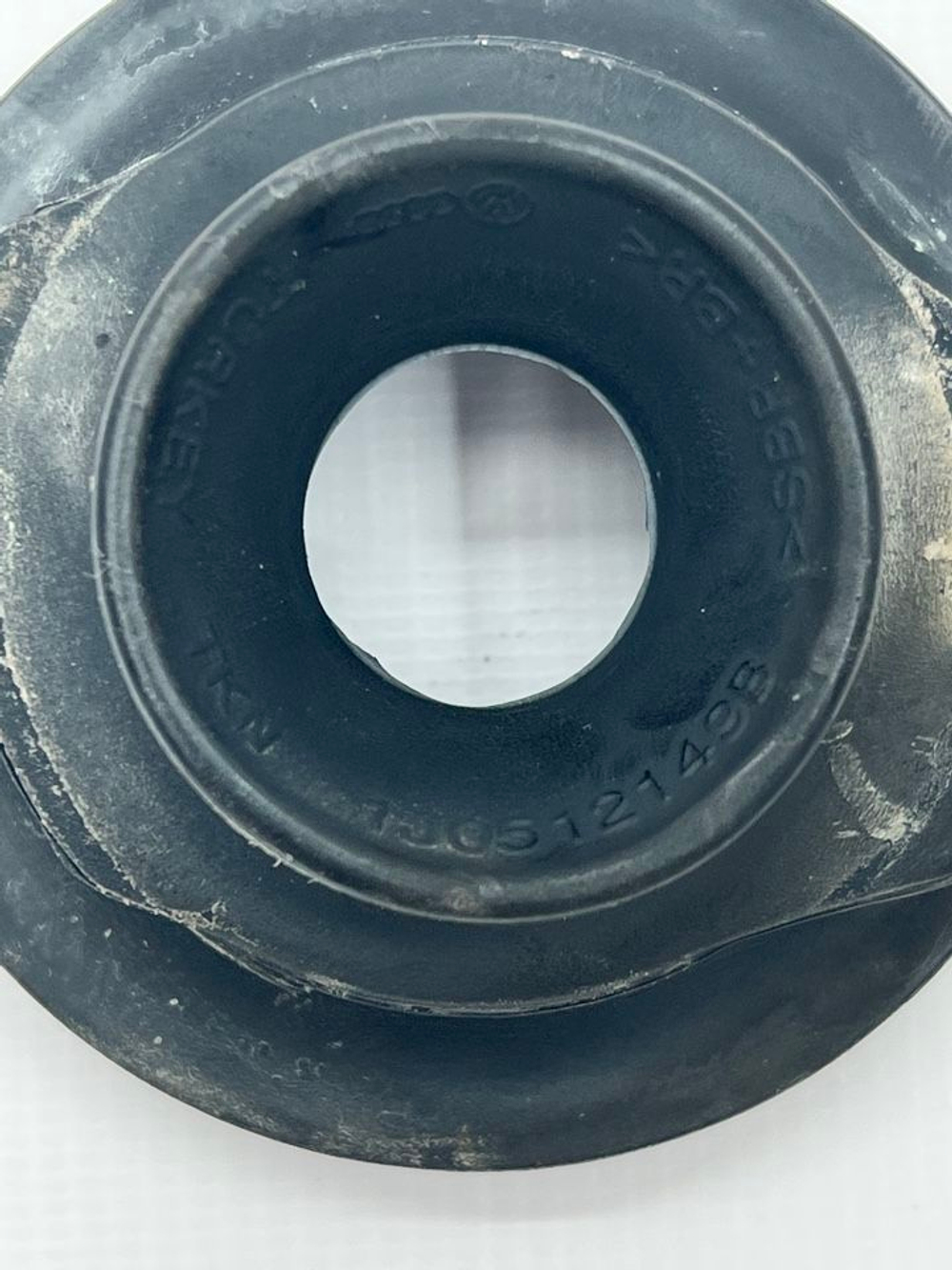 Опора задней пружны Skoda Rарid Volkswagen Polo ОРИГИНАЛ. 1J0512149B, 2 шт