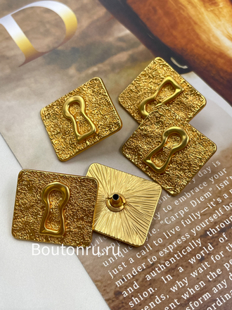 Шляпки под установочные кнопки Скиапар. золотистые квадратные с замочной скважиной