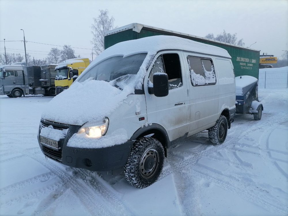 GAZ SOBOL Цельнометаллический 27527-773 (Бензиновый, 2,7 л, 107 л.с. 4WD)
